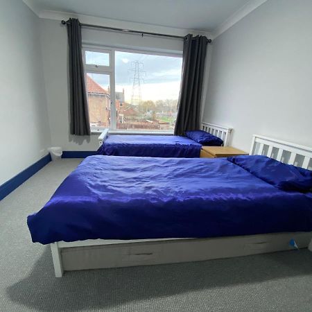 Harewood Lodge - Single And Double Rooms Self Serve Apartment 金斯林 外观 照片